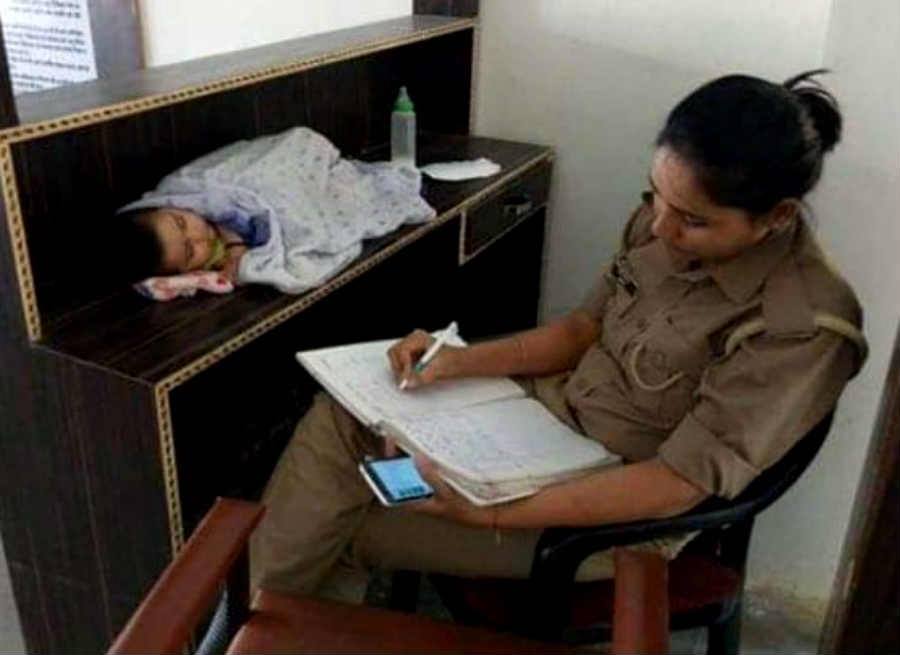 Jhansi women constable pics viral